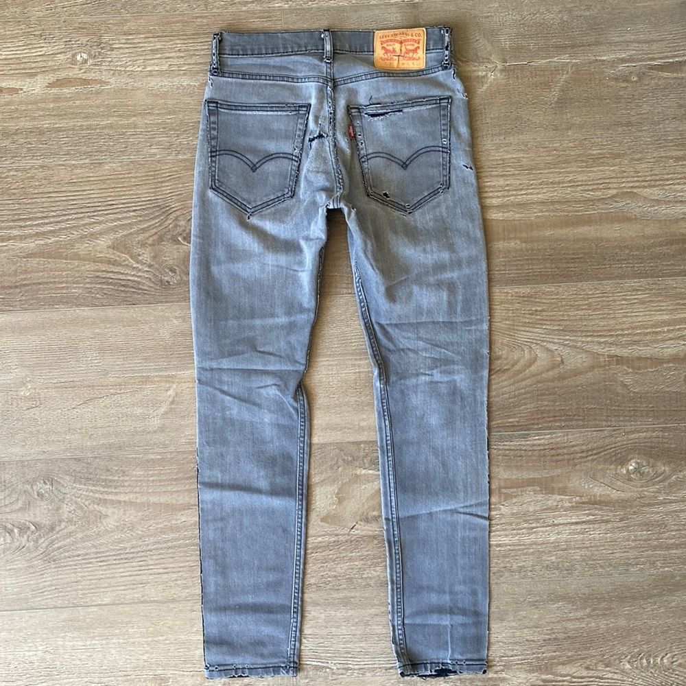 Levis Grey Denim Mid Rise Slim Leg Jeans Distressed w Black Contrast Stitching - Picture 3 of 7